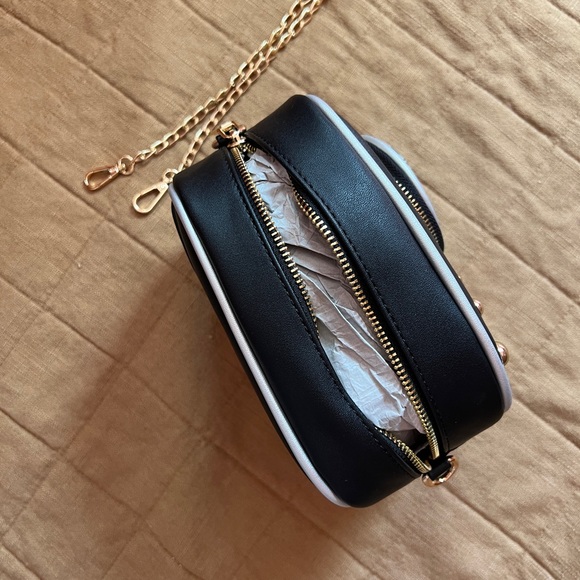 Camera Crossbody Purse - Picture 4 of 4